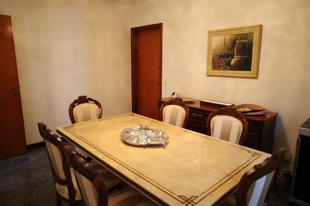 Casa à venda com 4 quartos, 170m² em Campo Grande, São Paulo