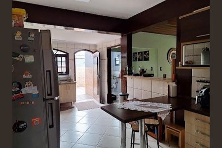 Casa à venda com 4 quartos, 220m² em Pestana, Osasco