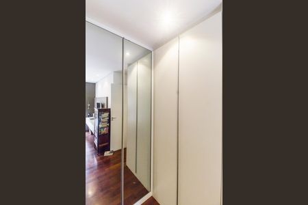 Apartamento para alugar com 141m², 2 quartos e 1 vaga Apartamento para alugar com 141m², 2 quartos e 1 vagaCloset da suíte