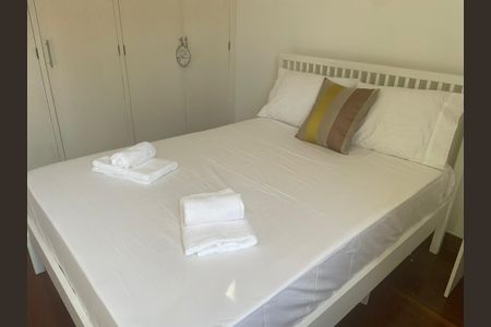 Apartamento à venda com 160m², 4 quartos e 2 vagas Apartamento à venda com 160m², 4 quartos e 2 vagasQuarto
