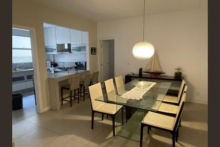 Apartamento à venda com 160m², 4 quartos e 2 vagas Apartamento à venda com 160m², 4 quartos e 2 vagasSala de jantar