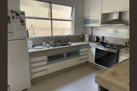 Apartamento à venda com 160m², 4 quartos e 2 vagas Apartamento à venda com 160m², 4 quartos e 2 vagasCozinha