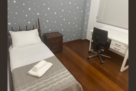 Apartamento à venda com 160m², 4 quartos e 2 vagas Apartamento à venda com 160m², 4 quartos e 2 vagasQuarto