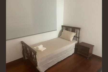 Apartamento à venda com 160m², 4 quartos e 2 vagas Apartamento à venda com 160m², 4 quartos e 2 vagasQuarto