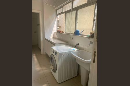 Apartamento à venda com 160m², 4 quartos e 2 vagas Apartamento à venda com 160m², 4 quartos e 2 vagasÁrea de serviço