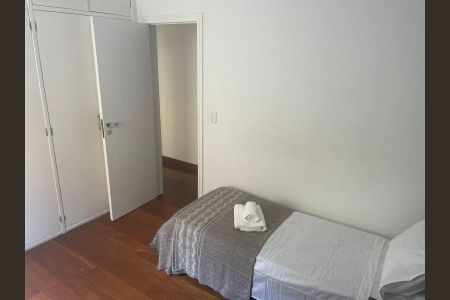 Apartamento à venda com 160m², 4 quartos e 2 vagas Apartamento à venda com 160m², 4 quartos e 2 vagasQuarto
