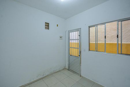 Casa à venda com 220m², 2 quartos e sem vaga Casa à venda com 220m², 2 quartos e sem vagaSala