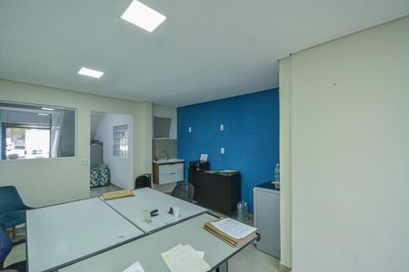Casa à venda com 220m², 2 quartos e sem vaga Casa à venda com 220m², 2 quartos e sem vagaSala 4
