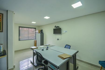 Casa à venda com 220m², 2 quartos e sem vaga Casa à venda com 220m², 2 quartos e sem vagaSala 4