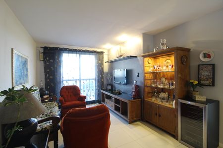 Apartamento para alugar com 77m², 3 quartos e 2 vagasSala