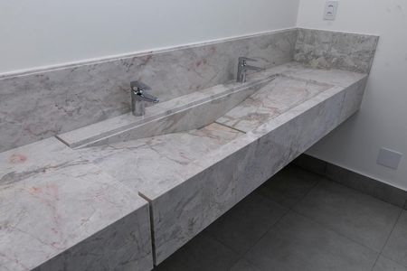 Apartamento à venda com 222m², 3 quartos e 4 vagas Apartamento à venda com 222m², 3 quartos e 4 vagasBANHEIRO QUARTO Nº 3 - SUITE MASTER