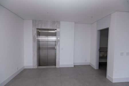 Apartamento à venda com 222m², 3 quartos e 4 vagas Apartamento à venda com 222m², 3 quartos e 4 vagasELEVADOR EXCLIUSIVO PARA O IMÓVEL