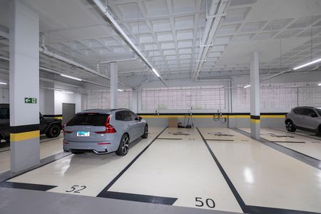 Apartamento à venda com 222m², 3 quartos e 4 vagas Apartamento à venda com 222m², 3 quartos e 4 vagasGARAGEM COM PONTO PARA CARRO ELETRICO