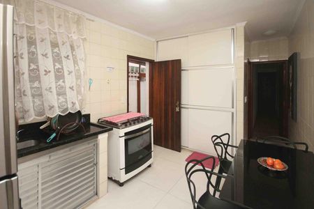 Casa para alugar com 2 quartos, 200m² em Quinta da Paineira, São Paulo