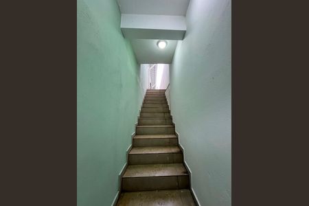 Casa de condomínio para alugar com 38m², 1 quarto e sem vaga Casa de condomínio para alugar com 38m², 1 quarto e sem vagaEscada externa