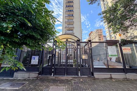 Apartamento à venda com 205m², 4 quartos e 2 vagas Apartamento à venda com 205m², 4 quartos e 2 vagasFachada com Plaquinha