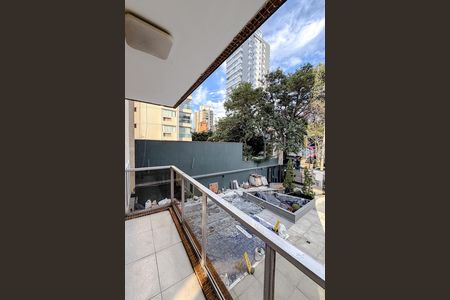 Apartamento à venda com 205m², 4 quartos e 2 vagas Apartamento à venda com 205m², 4 quartos e 2 vagasVaranda