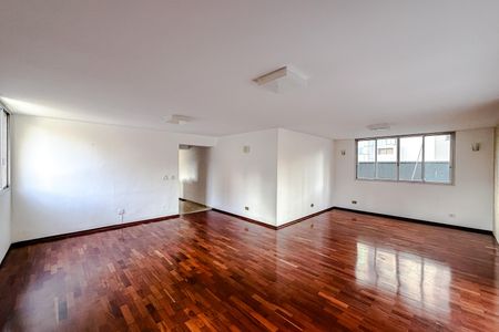 Apartamento à venda com 205m², 4 quartos e 2 vagas Apartamento à venda com 205m², 4 quartos e 2 vagasSala