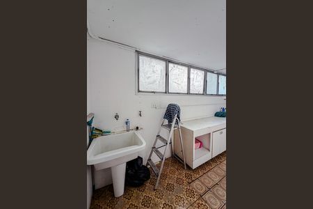 Apartamento à venda com 205m², 4 quartos e 2 vagas Apartamento à venda com 205m², 4 quartos e 2 vagasÁrea de Serviço
