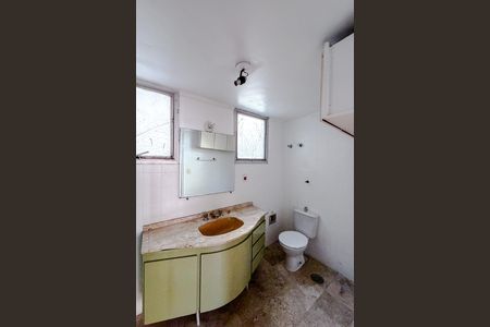 Apartamento à venda com 205m², 4 quartos e 2 vagas Apartamento à venda com 205m², 4 quartos e 2 vagasBanheiro da Suíte