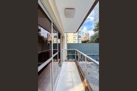 Varanda de apartamento à venda com 4 quartos, 205m² em Vila Mariana, São Paulo
