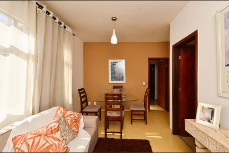 Apartamento à venda com 9572m², 3 quartos e 1 vaga Apartamento à venda com 9572m², 3 quartos e 1 vagaSala