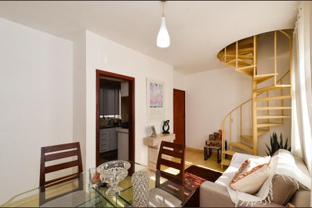 Apartamento à venda com 9572m², 3 quartos e 1 vaga Apartamento à venda com 9572m², 3 quartos e 1 vagaSala