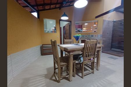 Casa para alugar com 220m², 3 quartos e 1 vagaÁrea comum