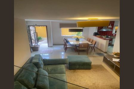 Casa para alugar com 3 quartos, 220m² em Glória, Macaé