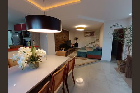 Casa para alugar com 220m², 3 quartos e 1 vaga Casa para alugar com 220m², 3 quartos e 1 vagaSala