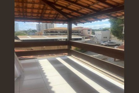 Casa para alugar com 220m², 3 quartos e 1 vaga