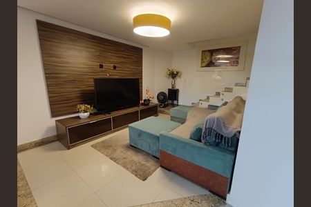 Casa para alugar com 220m², 3 quartos e 1 vaga Casa para alugar com 220m², 3 quartos e 1 vagaSala