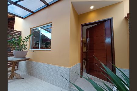 Casa para alugar com 220m², 3 quartos e 1 vaga Casa para alugar com 220m², 3 quartos e 1 vagaFachada