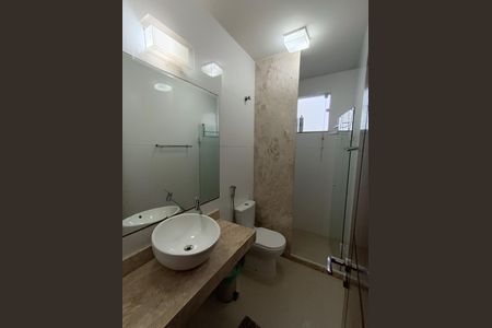 Casa para alugar com 220m², 3 quartos e 1 vaga Casa para alugar com 220m², 3 quartos e 1 vagaBanheiro da Suíte