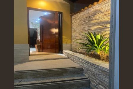 Casa para alugar com 220m², 3 quartos e 1 vaga