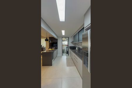 Apartamento à venda com 131m², 3 quartos e 2 vagas Apartamento à venda com 131m², 3 quartos e 2 vagasCozinha e Área de Serviço