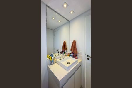 Apartamento à venda com 131m², 3 quartos e 2 vagas Apartamento à venda com 131m², 3 quartos e 2 vagasBanheiro da Suíte 1