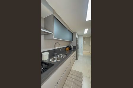 Apartamento à venda com 131m², 3 quartos e 2 vagas Apartamento à venda com 131m², 3 quartos e 2 vagasCozinha e Área de Serviço