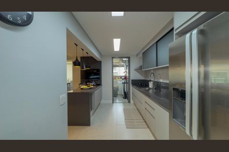 Apartamento à venda com 131m², 3 quartos e 2 vagas Apartamento à venda com 131m², 3 quartos e 2 vagasCozinha e Área de Serviço