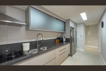 Apartamento à venda com 131m², 3 quartos e 2 vagas Apartamento à venda com 131m², 3 quartos e 2 vagasCozinha e Área de Serviço