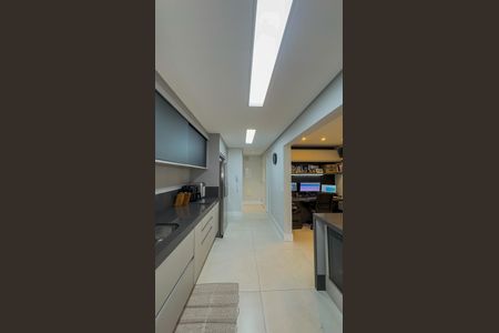 Apartamento à venda com 131m², 3 quartos e 2 vagas Apartamento à venda com 131m², 3 quartos e 2 vagasCozinha e Área de Serviço