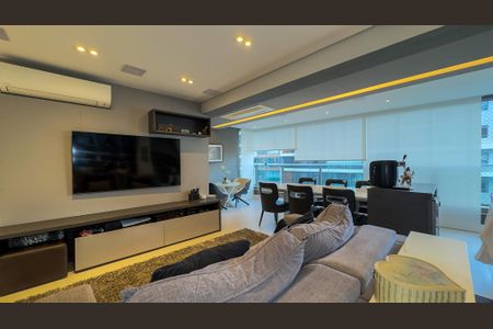 Apartamento à venda com 131m², 3 quartos e 2 vagas Apartamento à venda com 131m², 3 quartos e 2 vagasSala