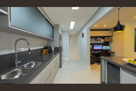 Apartamento à venda com 131m², 3 quartos e 2 vagas Apartamento à venda com 131m², 3 quartos e 2 vagasCozinha e Área de Serviço