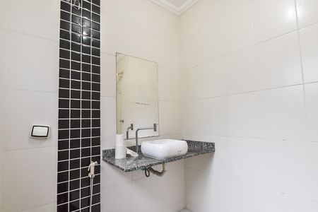 Banheiro da suíte de casa à venda com 2 quartos, 250m² em Jardim da Gloria, São Paulo