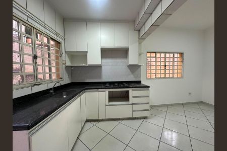 Casa para alugar com 150m², 3 quartos e 2 vagas