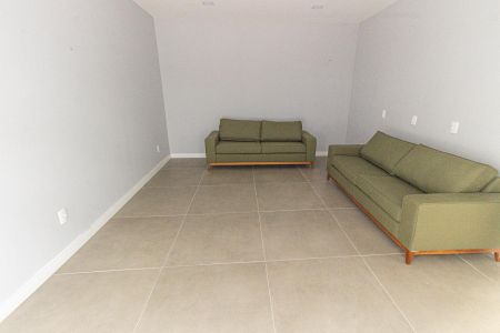 Apartamento à venda com 61m², 2 quartos e 1 vaga Apartamento à venda com 61m², 2 quartos e 1 vagaÁrea comum - Mercadinho