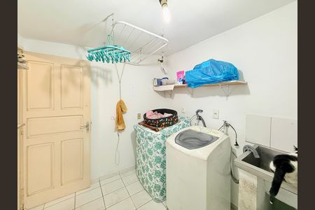 Casa à venda com 221m², 2 quartos e 3 vagas Casa à venda com 221m², 2 quartos e 3 vagasÁrea de Serviço