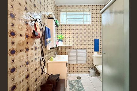 Casa à venda com 221m², 2 quartos e 3 vagas Casa à venda com 221m², 2 quartos e 3 vagasBanheiro Suíte 1