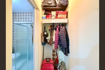 Casa à venda com 221m², 2 quartos e 3 vagas Casa à venda com 221m², 2 quartos e 3 vagasCloset Suíte 1