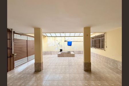 Casa à venda com 221m², 2 quartos e 3 vagas Casa à venda com 221m², 2 quartos e 3 vagasGaragem